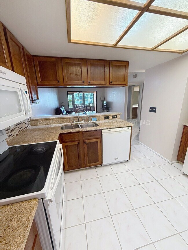 Photo - 217 Woodlake Wynde