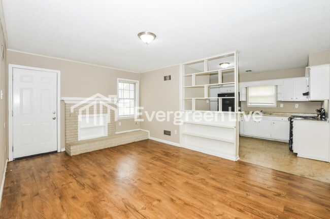 Photo - 3332 Clearbrook St