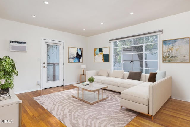 Photo - 1070 E Woodbury Rd