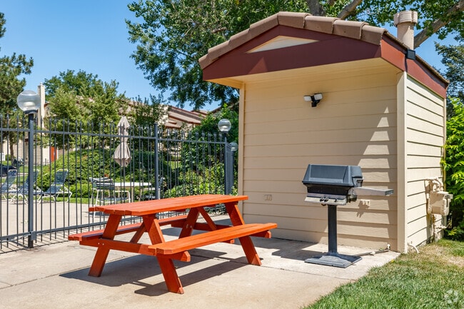 Outdoor Kitchen - Woodstone Village