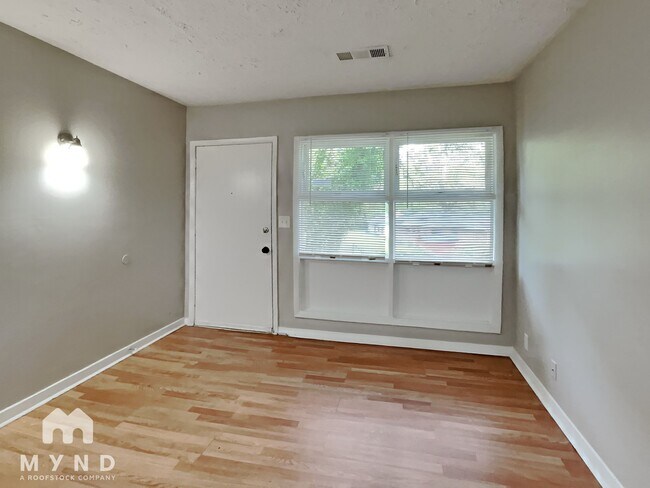 Photo - 450 Fairburn Rd NW