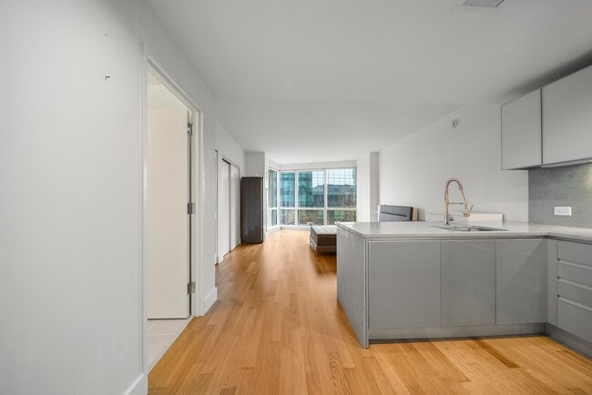 Photo - 77 Hudson St Unidad 1401