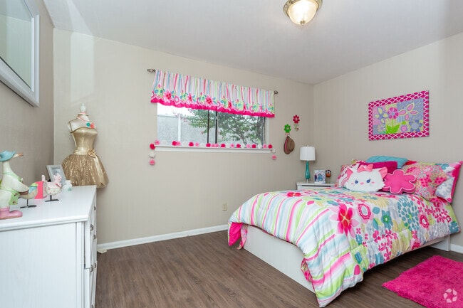 2HAB,1BA-870 ft² - Parkway Villas