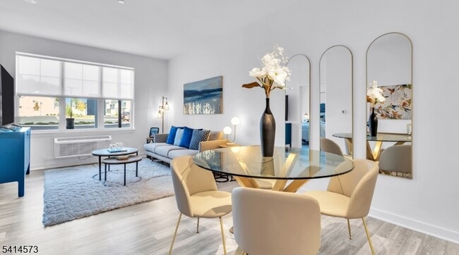 Building Photo - 47 Kossuth St