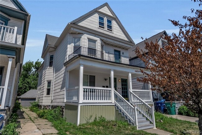Photo - 2206 Main St