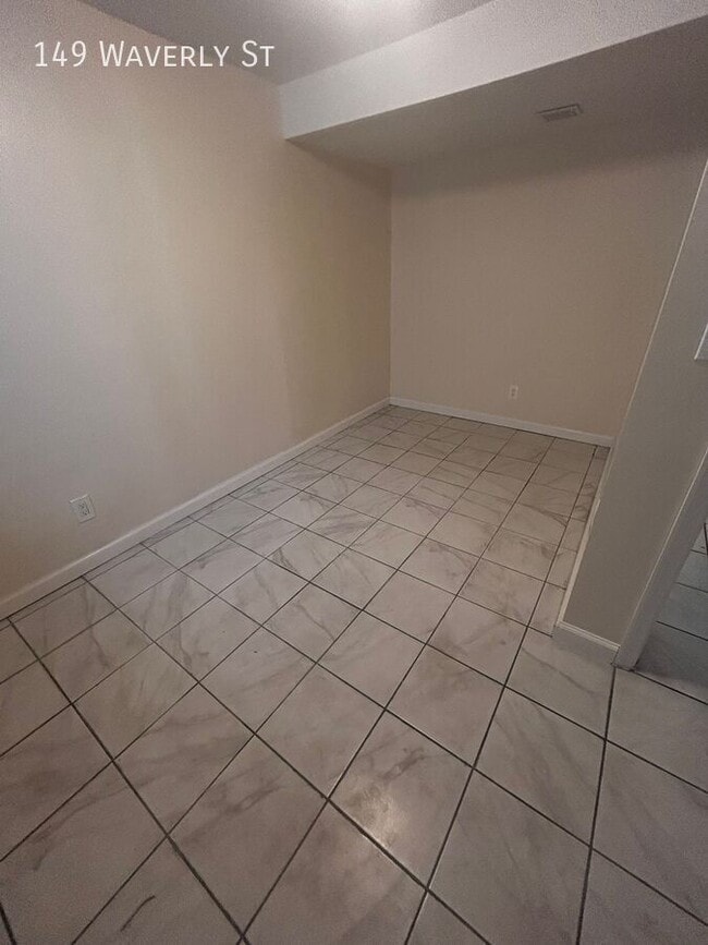 Building Photo - 149 Waverly St Rental