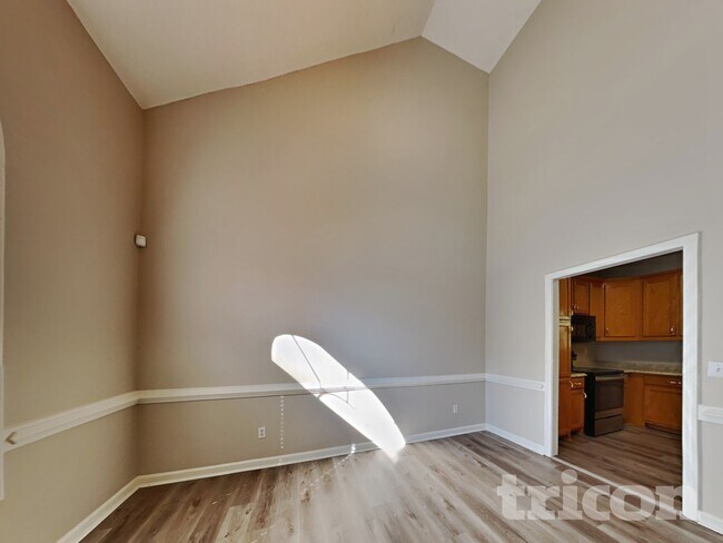 Photo - 225 Mels Way