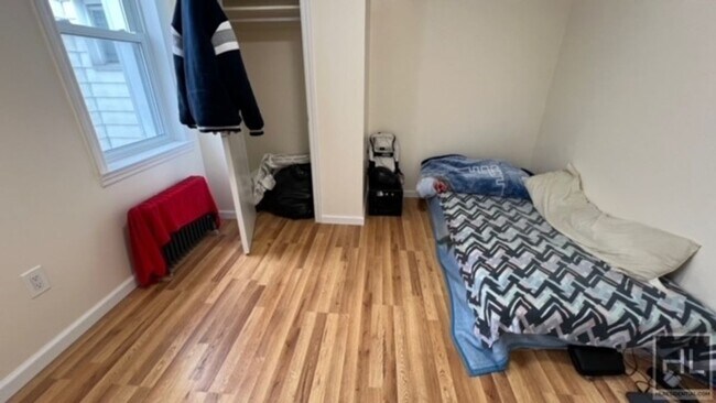 Photo - VERY LARGE AND NATURALLY BRIGHT ROOM FOR ... Unidad 2