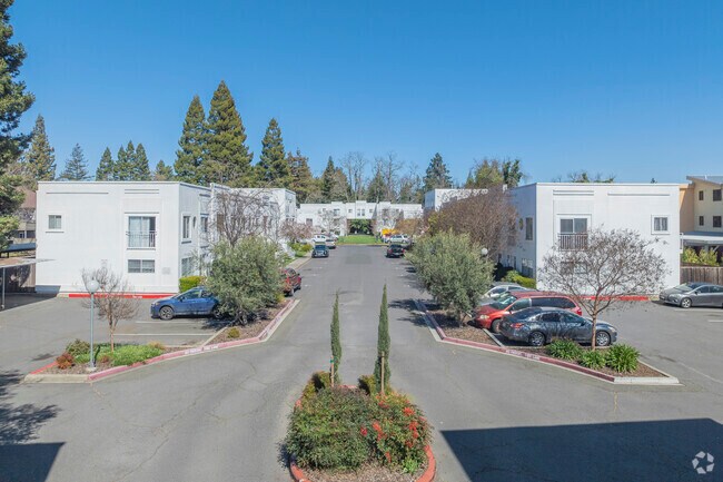 Exterior alternativo - Napa Creek Apartments