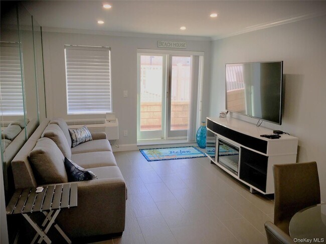 Photo - 450 W Broadway Unit 1H