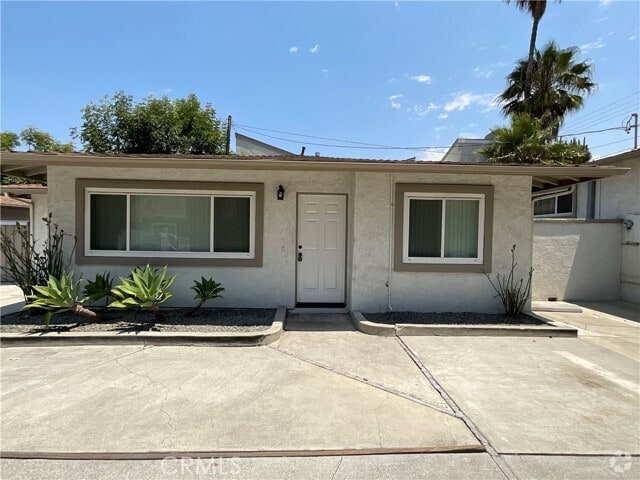 Building Photo - 2641 Santa Ana Ave Unit B Rental