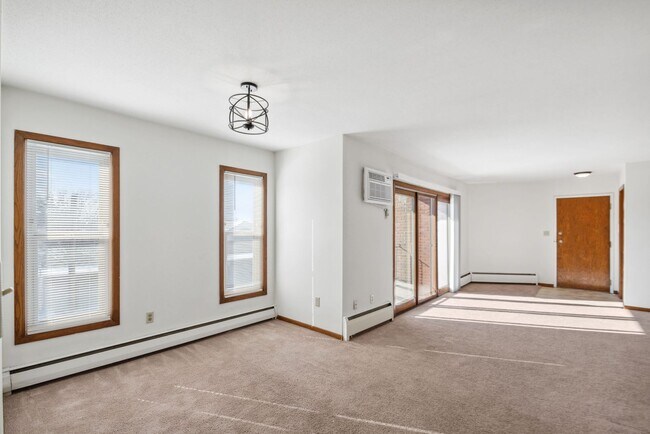 Photo - Rose Mall Apartments