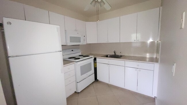 Building Photo - 165 Canterbury G Rental