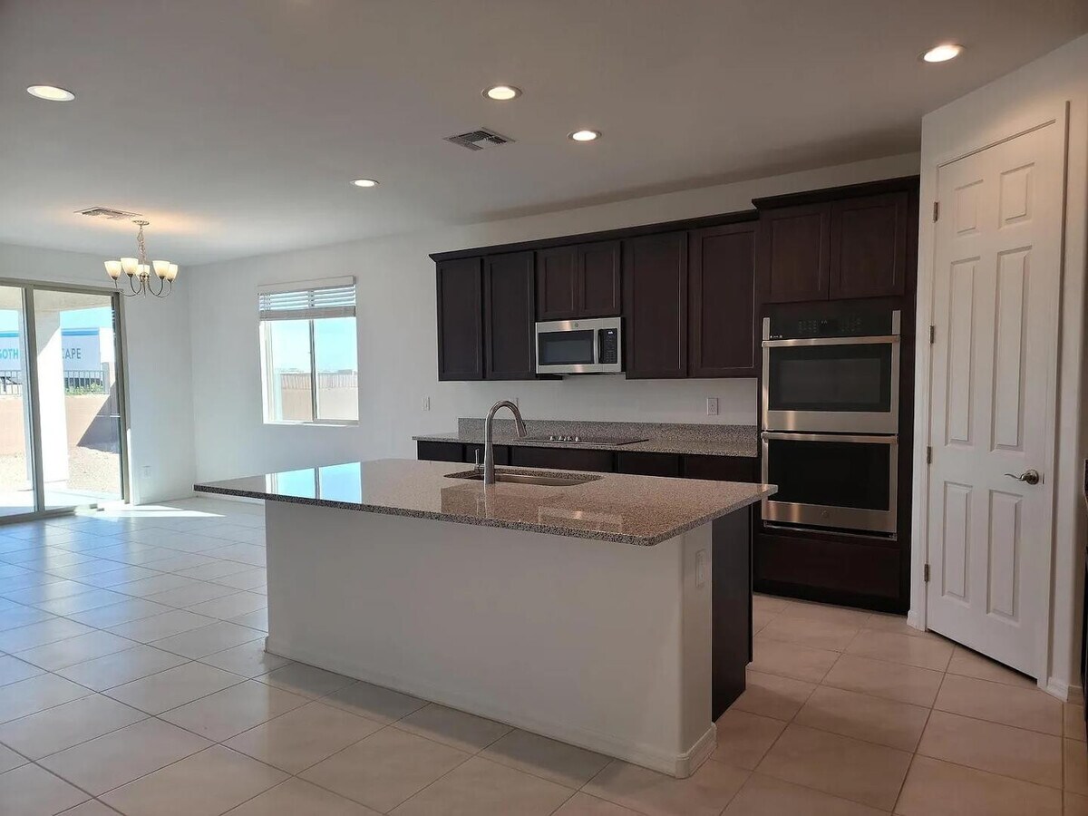 Photo - 15744 W Jefferson St