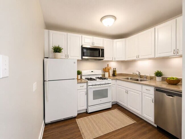 Photo - 1450 E 55th Pl