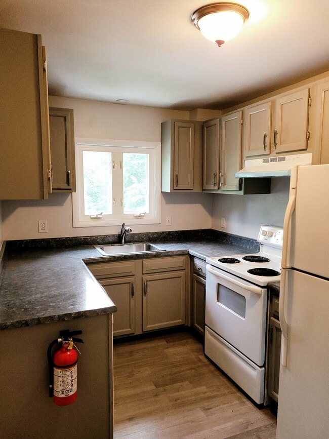 Kitchen(new countertops) - 11 Lakeside Blvd Unit B