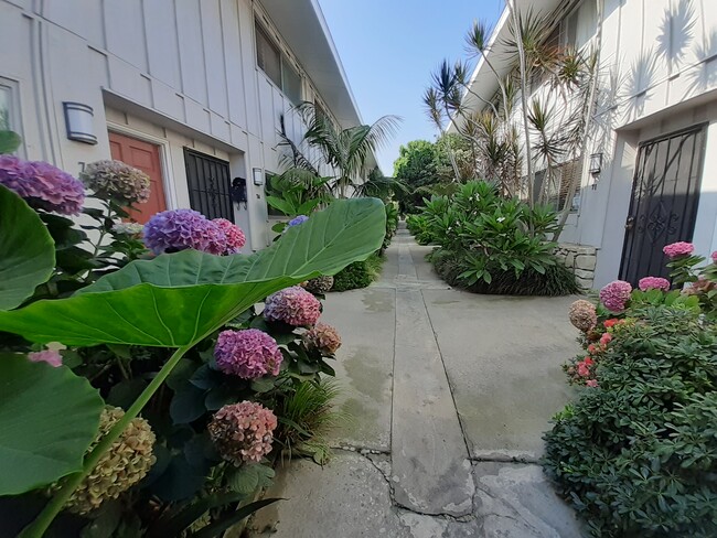 Walkway to the unit - 4040 Grand View Blvd Condo Unit 78