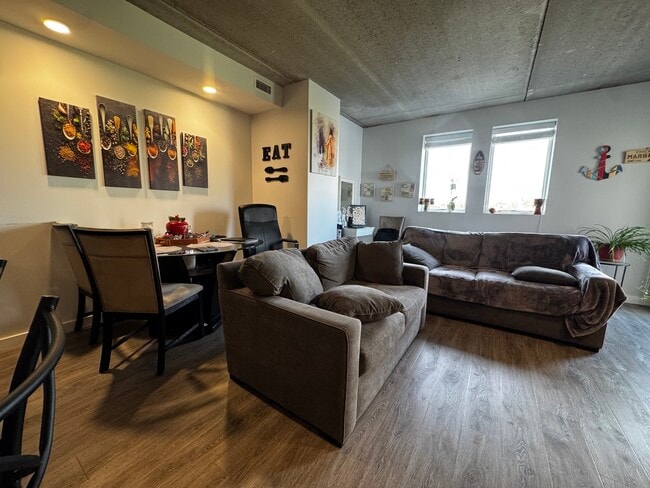Photo - 1323 W Morse Ave Unit 609