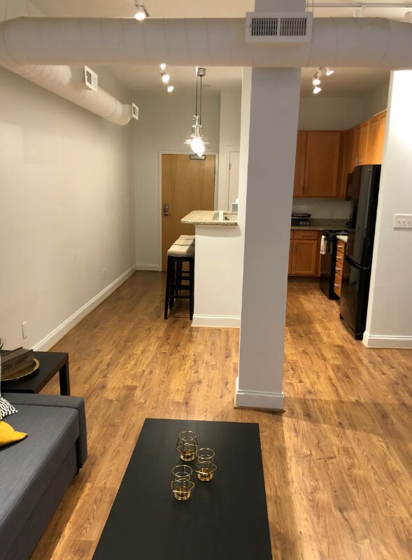 Photo - 220 W Market St Unidad 107