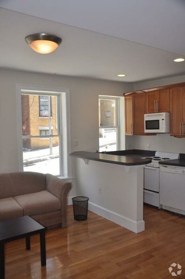 Building Photo - Huntington 4-Bed Rental