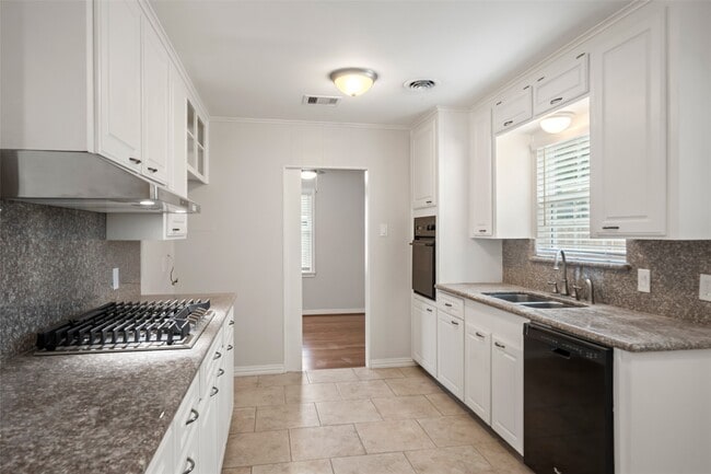 Photo - 9779 Westview Dr