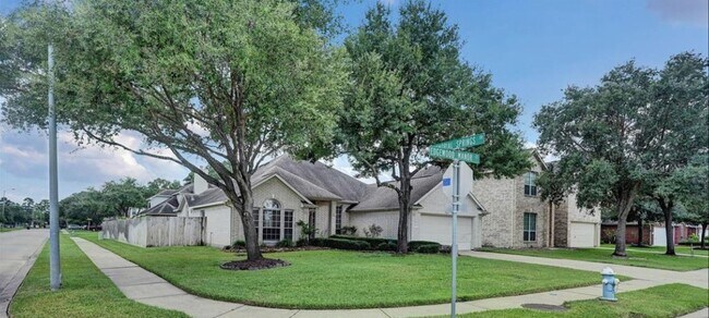 Building Photo - 9903 Edgewood Manor Ct