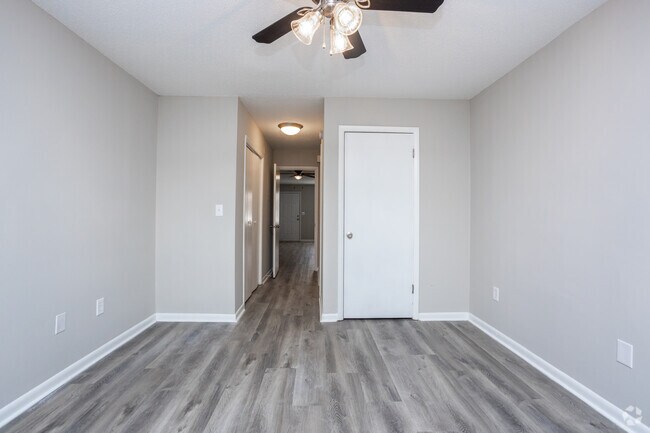 1BR, 1BA - 600SF