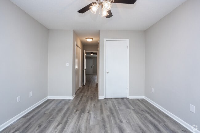 1BR, 1BA - 600SF - Stonehenge Apt