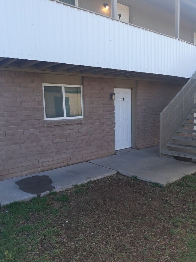 Building Photo - 122 N Ave E Unit 122