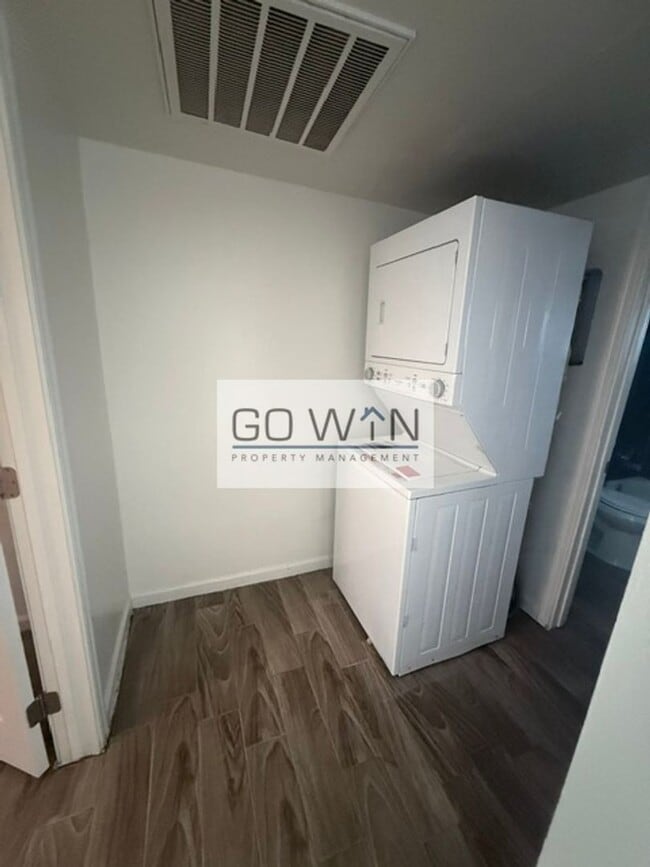 925 W Cheryl Dr Unit 3