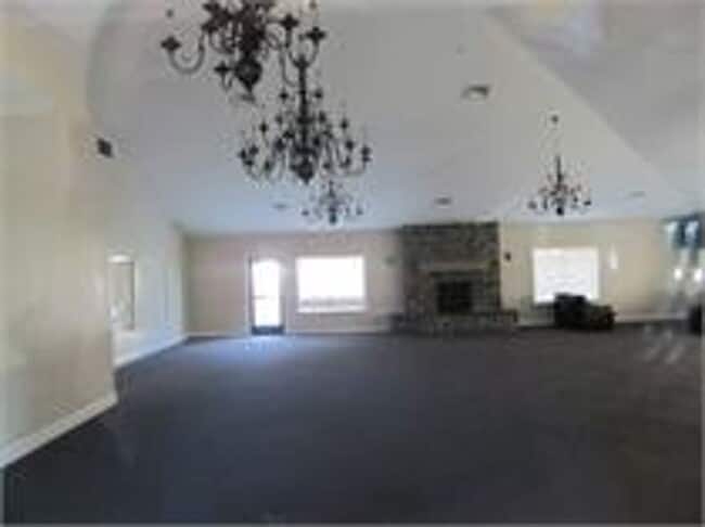 Photo - *Reduced price* End Unit Townhouse in Spri...
