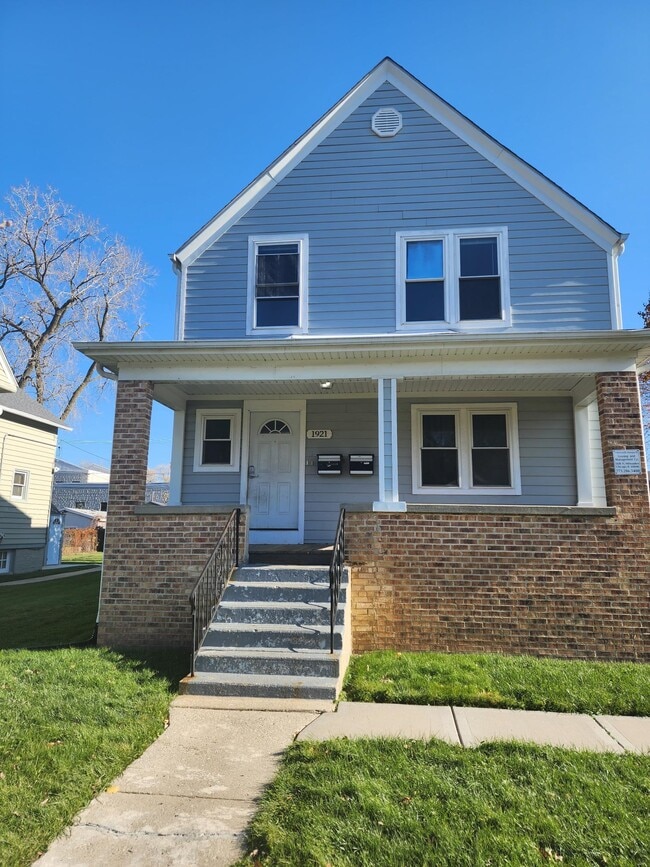 Photo - 1921 Darrow Ave Unit 2