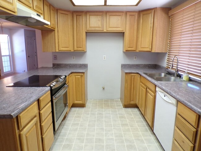 Photo - 1600 Fairington Ln