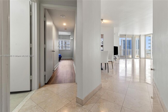 Photo - 801 Brickell Key Blvd Condominio Unidad 3012