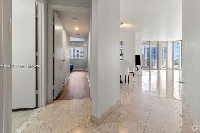 Building Photo - 801 Brickell Key Blvd Unit 3012 Rental