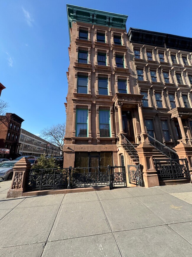 Building Photo - 241 Lenox Ave