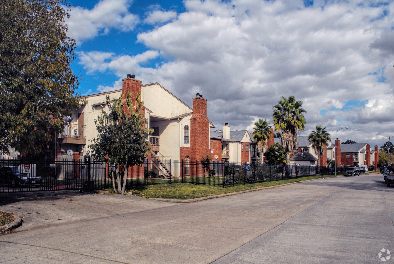 Inwood Place Apartments Houston, TX