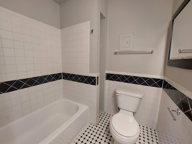 Photo - 455 Eleanor Ave Unit #2