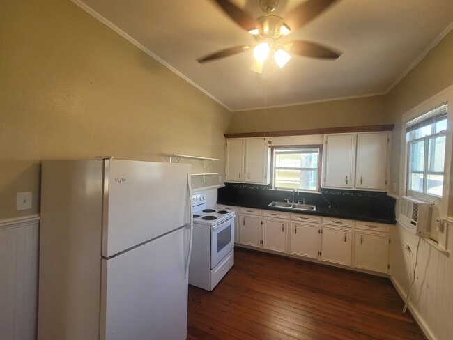 Photo - East End Upstairs 2 Bedroom Cottage