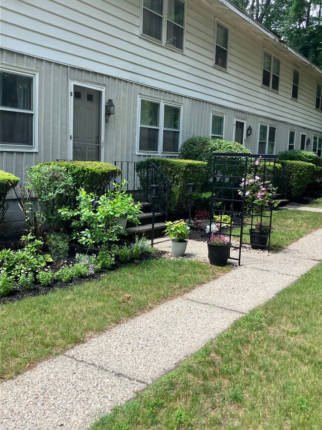 93 Woodin Rd