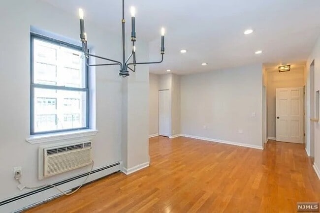 Photo - 712 Forest St Unidad floor 2