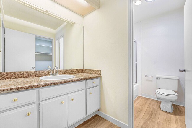Photo - 727 Westbourne