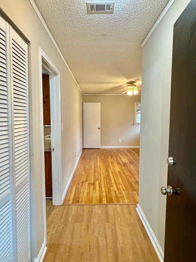 Photo - Adorable 3-Bedroom Home in Lakeview Heights