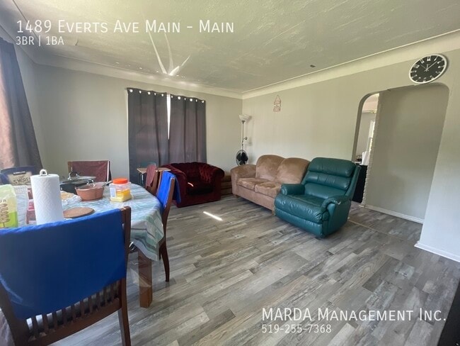 Photo - SPACIOUS 3BEDROOM/1BATH MAIN FLOOR UNIT + HYDRO & GAS Unit Main