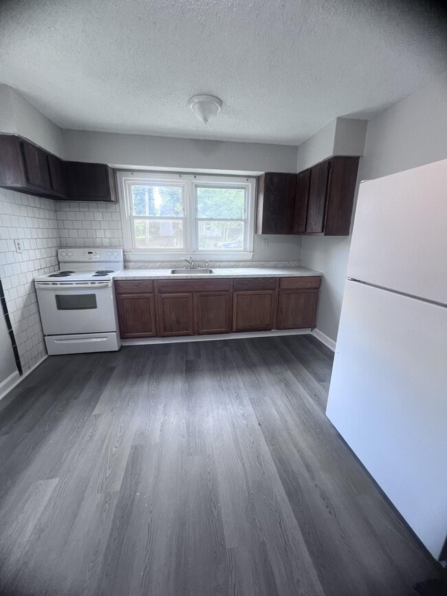 Photo - 607 Cross St