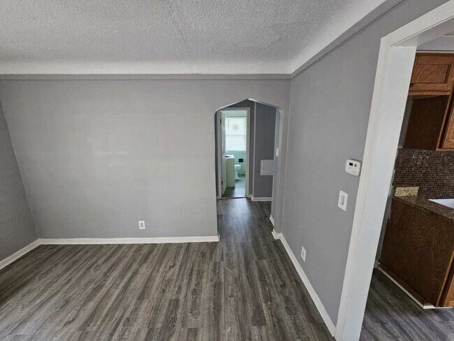 Photo - 16092 Coram St