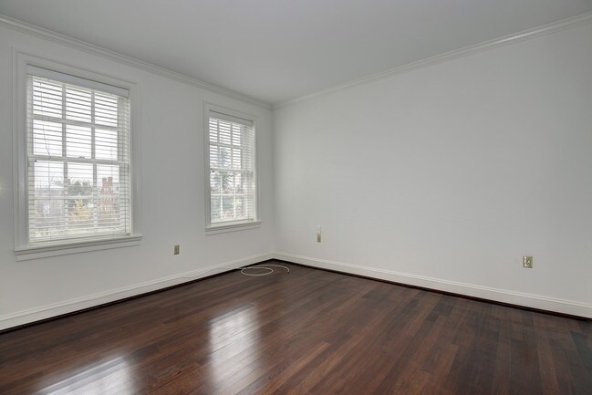 Photo - Washington Hill