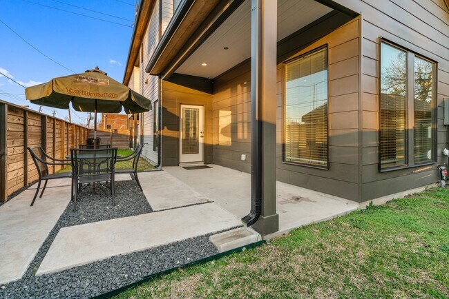 Photo - 3802 Commerce St