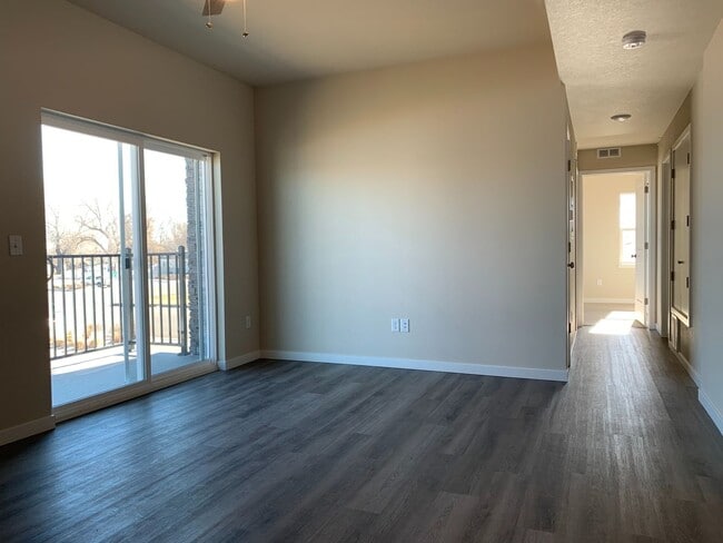 Photo - Fantastic Condo on Windsor Lake Unit 5