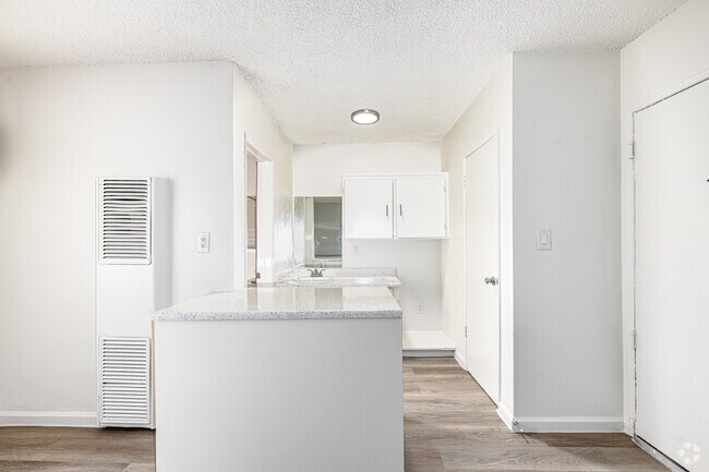 Bachelor Studio - 235SF - Dining
